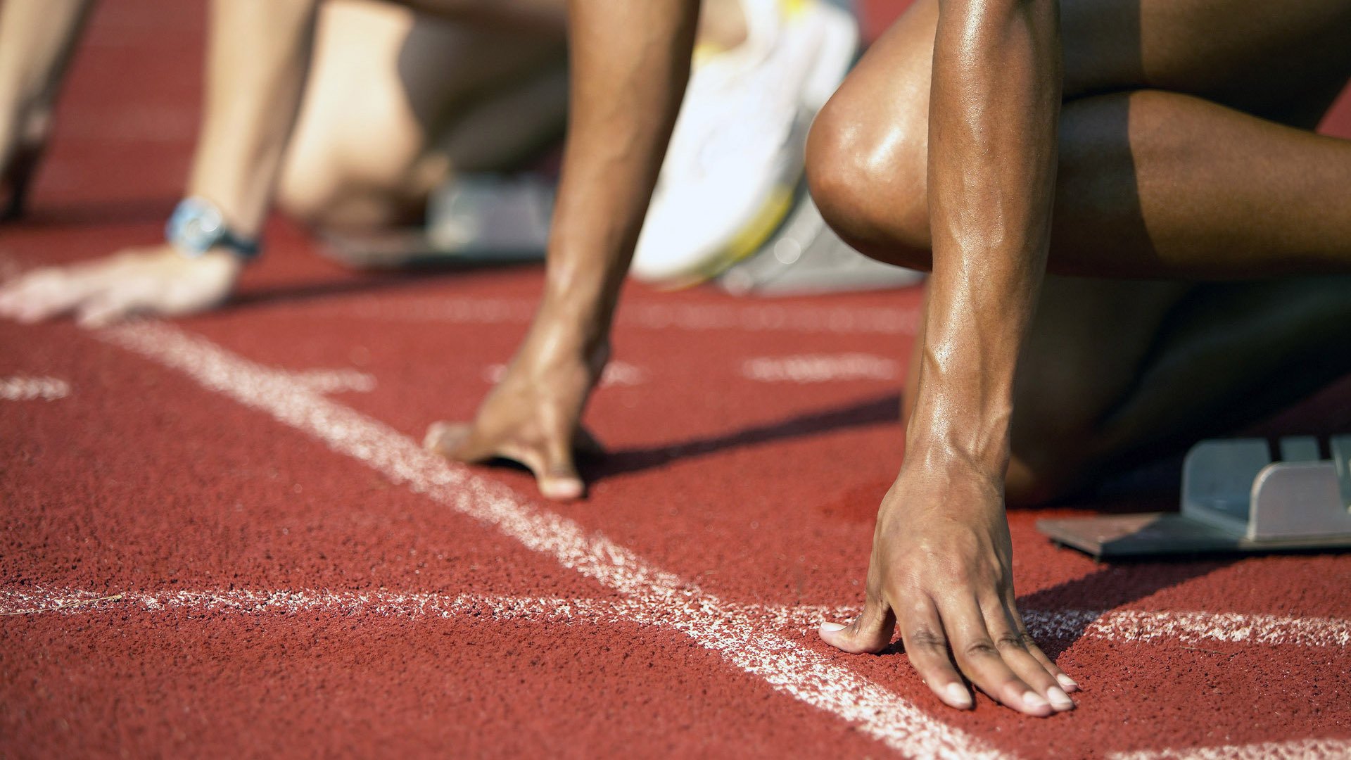 库里赛点兑现，巴塞罗那淘汰俄克拉荷马城雷霆晋级四强，主帅激动落泪